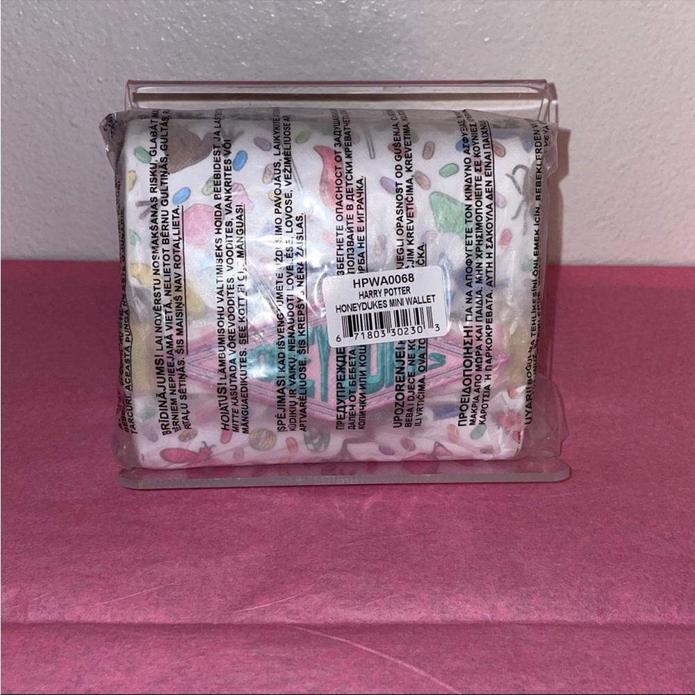 Exclusive Loungefly Harry Potter Honeydukes Candy Print Wallet - Picture 4 of 9